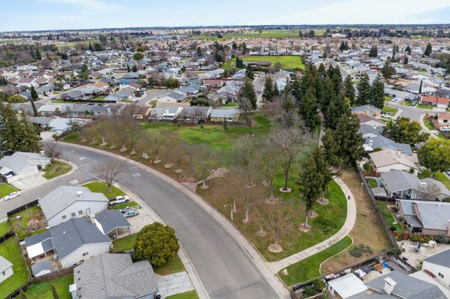 7717 VALLEY WOOD Dr, Sacramento, CA 95828