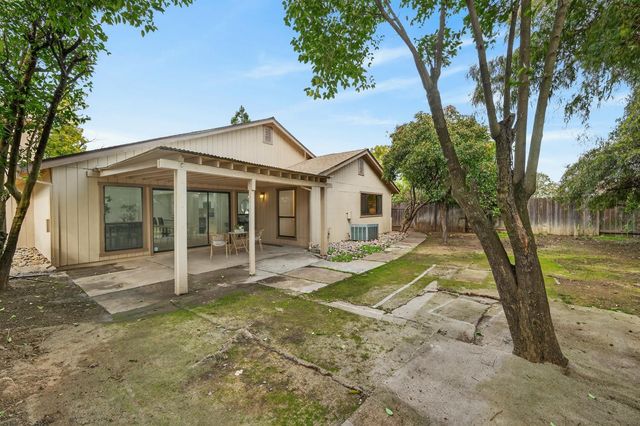 7717 VALLEY WOOD Dr, Sacramento, CA 95828