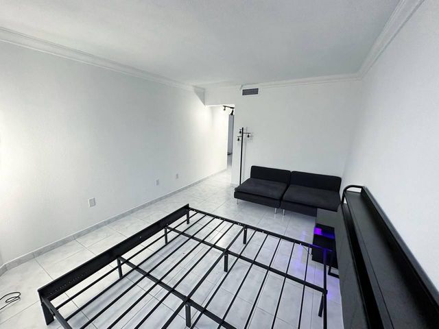 1985 S Ocean Drive 16b, Hallandale Beach, FL 33009