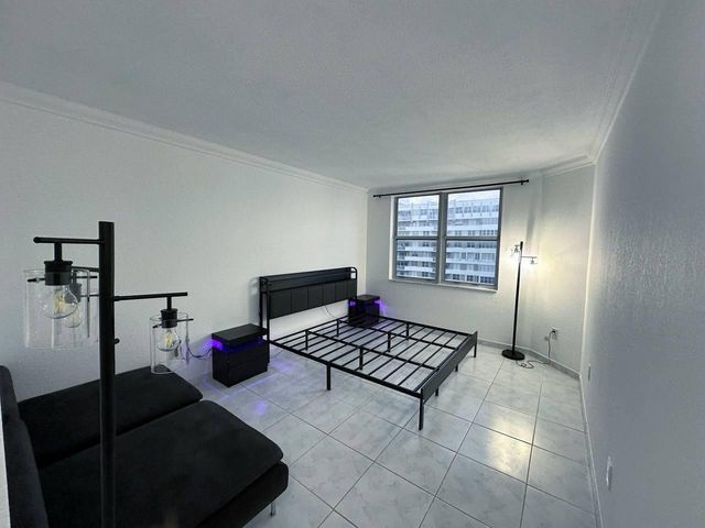 1985 S Ocean Drive 16b, Hallandale Beach, FL 33009