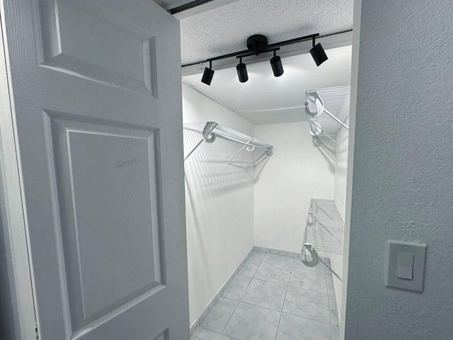 1985 S Ocean Drive 16b, Hallandale Beach, FL 33009