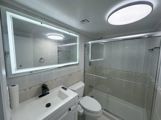 1985 S Ocean Drive 16b, Hallandale Beach, FL 33009