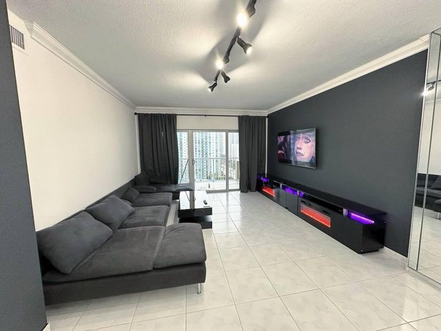 1985 S Ocean Drive 16b, Hallandale Beach, FL 33009