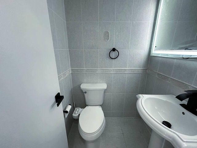 1985 S Ocean Drive 16b, Hallandale Beach, FL 33009