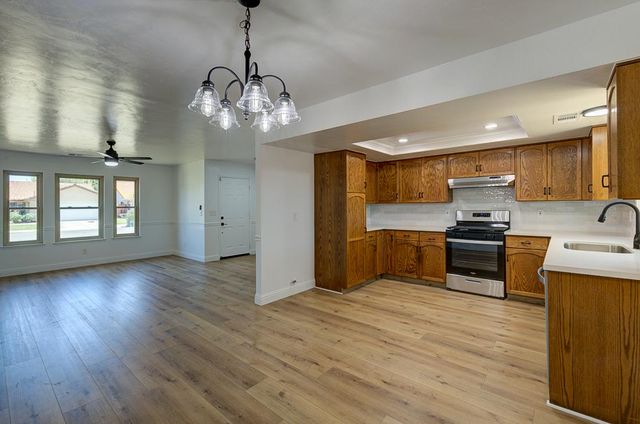 3221 N Hanover Avenue, Fresno, CA 93722
