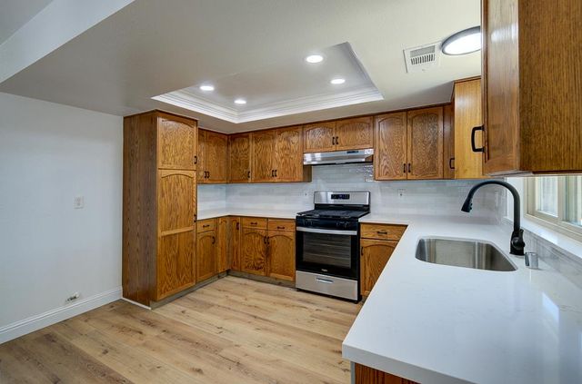 3221 N Hanover Avenue, Fresno, CA 93722