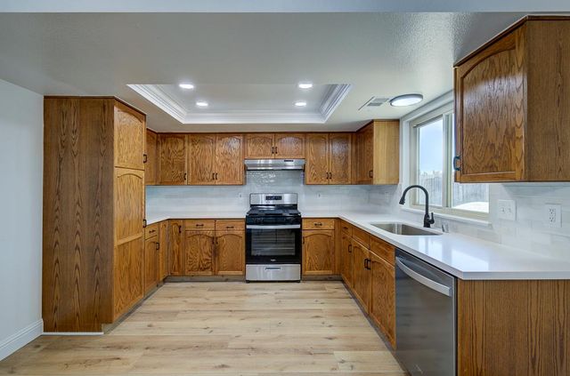 3221 N Hanover Avenue, Fresno, CA 93722