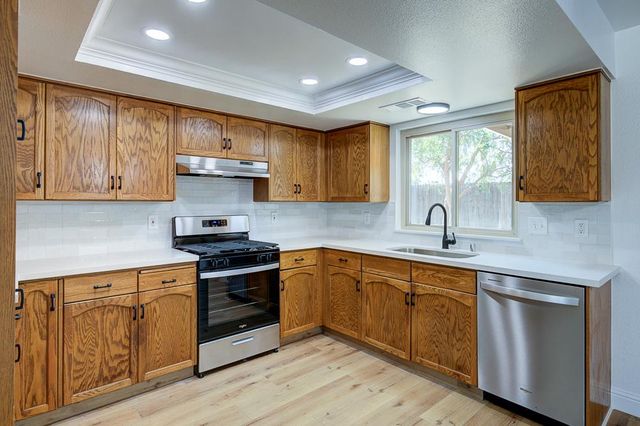 3221 N Hanover Avenue, Fresno, CA 93722