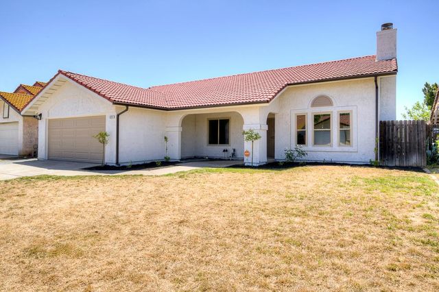 3221 N Hanover Avenue, Fresno, CA 93722
