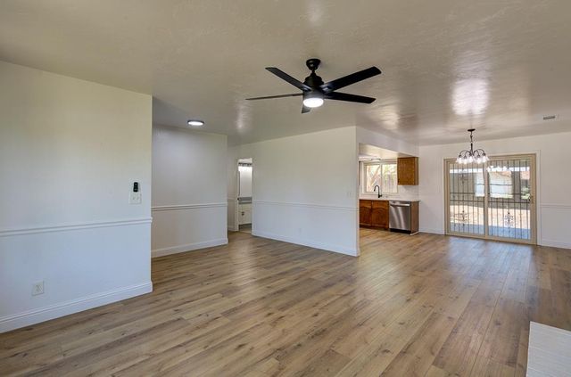 3221 N Hanover Avenue, Fresno, CA 93722