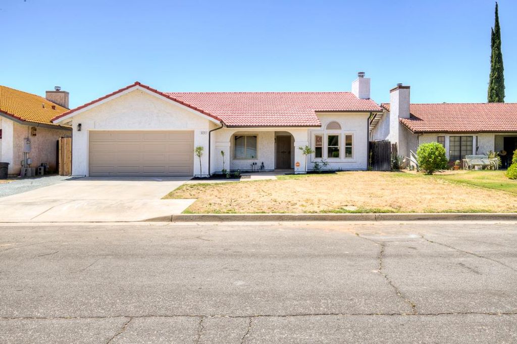 3221 N Hanover Avenue, Fresno, CA 93722