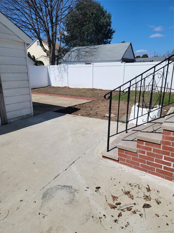 521 N 7th Street, New Hyde Park, NY 11040