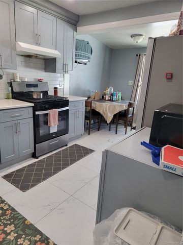 521 N 7th Street, New Hyde Park, NY 11040