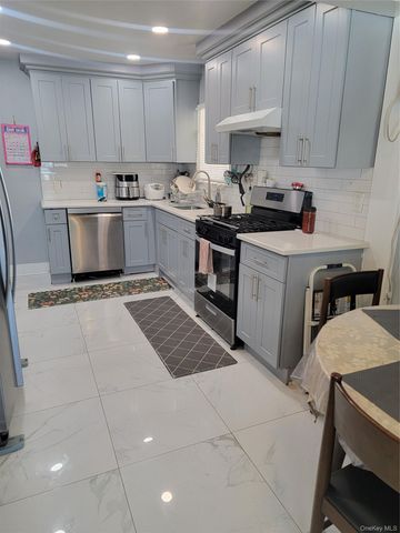 521 N 7th Street, New Hyde Park, NY 11040