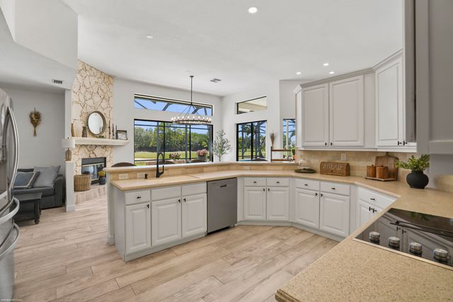 1902 S CLUB Drive, Wellington, FL 33414