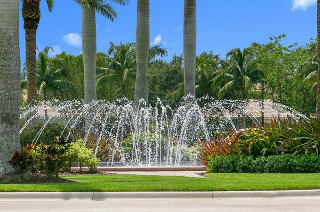 1902 S CLUB Drive, Wellington, FL 33414