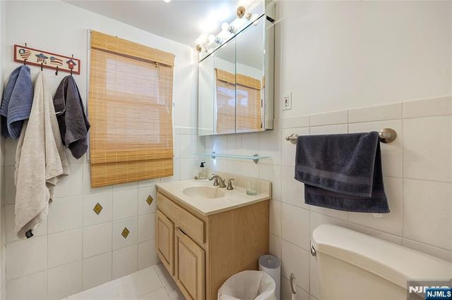 384 Main Avenue, Wallington, NJ 07057