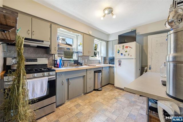 384 Main Avenue, Wallington, NJ 07057