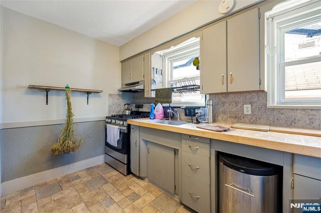384 Main Avenue, Wallington, NJ 07057