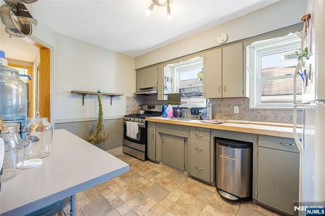 384 Main Avenue, Wallington, NJ 07057