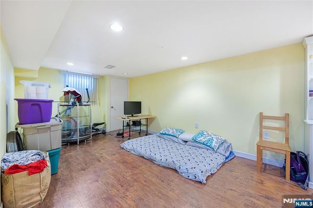 384 Main Avenue, Wallington, NJ 07057