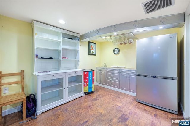 384 Main Avenue, Wallington, NJ 07057