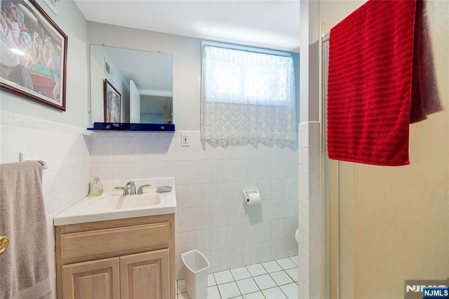 384 Main Avenue, Wallington, NJ 07057