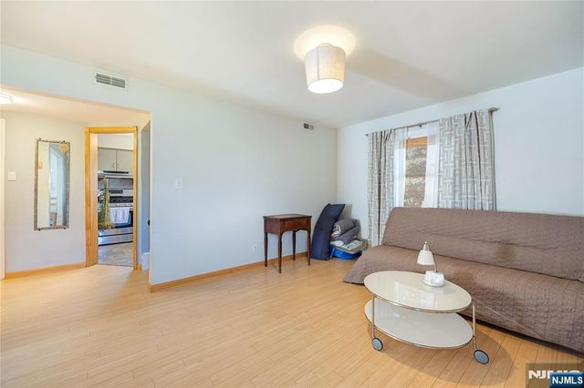 384 Main Avenue, Wallington, NJ 07057