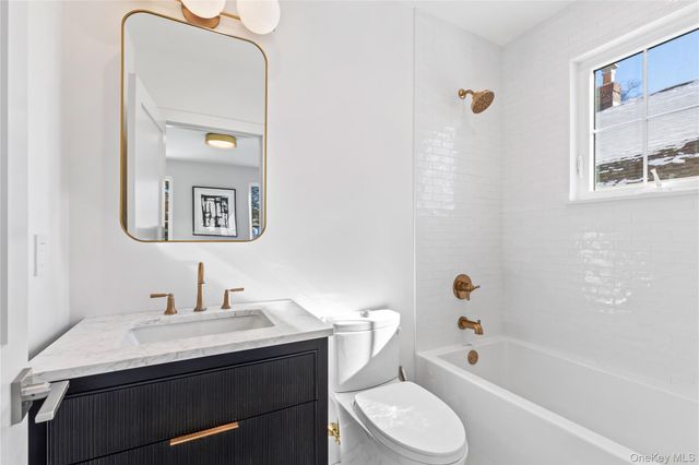 4 W Glen Avenue, Port Chester, NY 10573