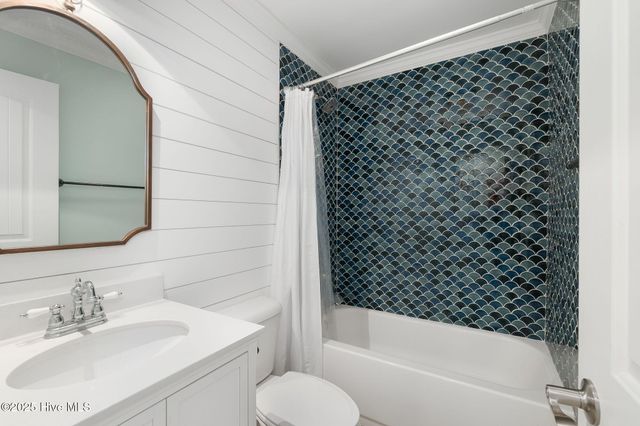 2111 Ocean Drive, Emerald Isle, NC 28594