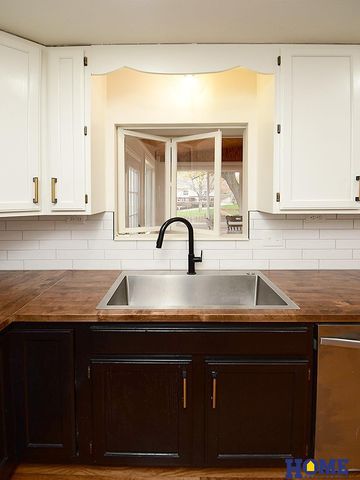 5200 Tipperary Trail, Lincoln, NE 68512