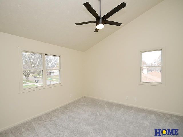 5200 Tipperary Trail, Lincoln, NE 68512