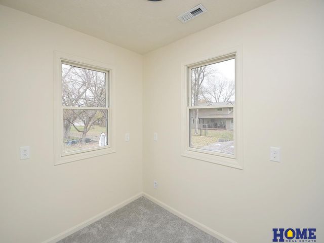 5200 Tipperary Trail, Lincoln, NE 68512