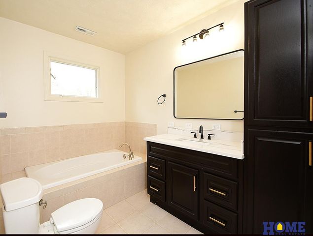 5200 Tipperary Trail, Lincoln, NE 68512