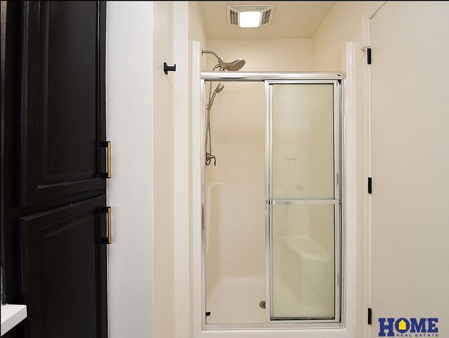 5200 Tipperary Trail, Lincoln, NE 68512