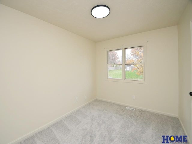 5200 Tipperary Trail, Lincoln, NE 68512