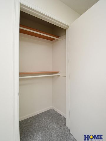 5200 Tipperary Trail, Lincoln, NE 68512