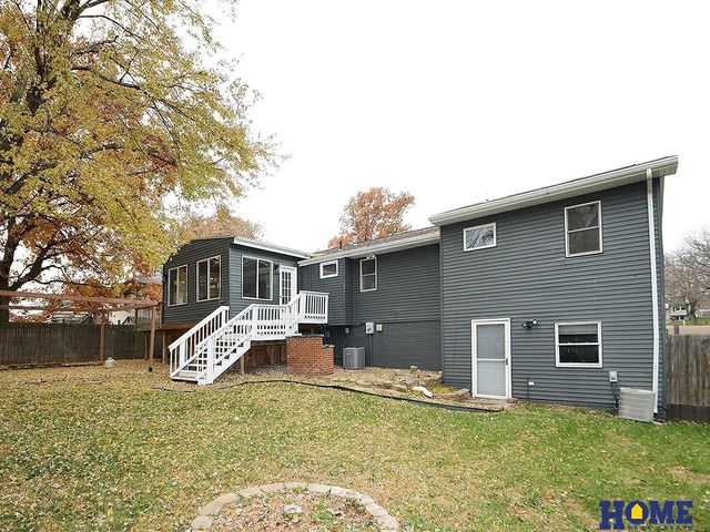 5200 Tipperary Trail, Lincoln, NE 68512