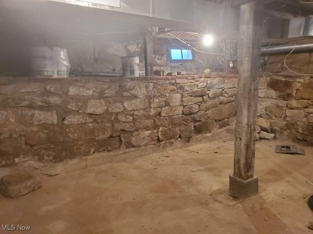 537 3rd Street, Elyria, OH 44035