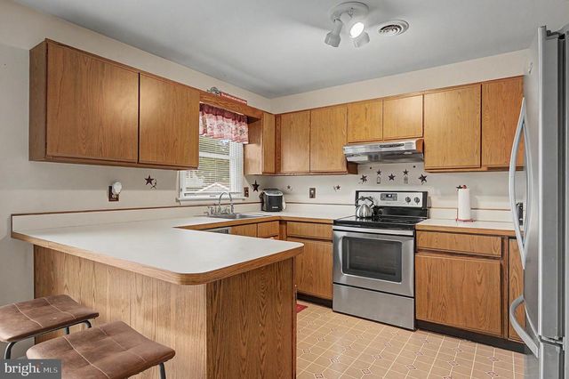 48 OAK LN, Tuckerton, NJ 08087