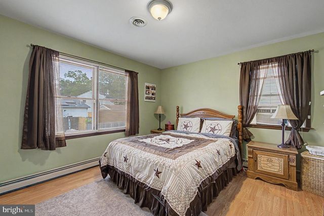 48 OAK LN, Tuckerton, NJ 08087