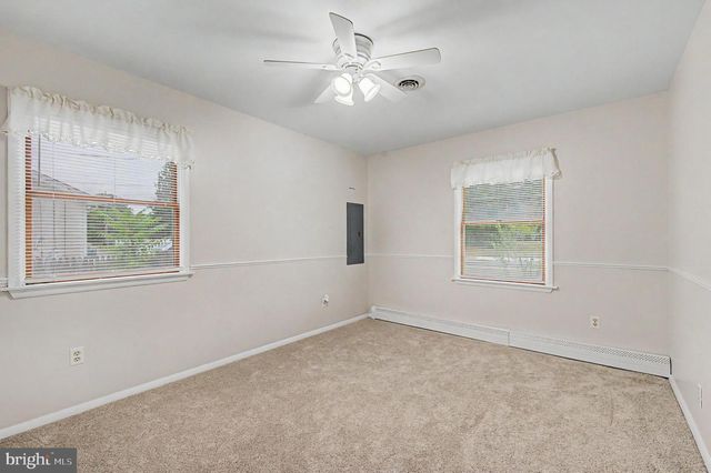 48 OAK LN, Tuckerton, NJ 08087