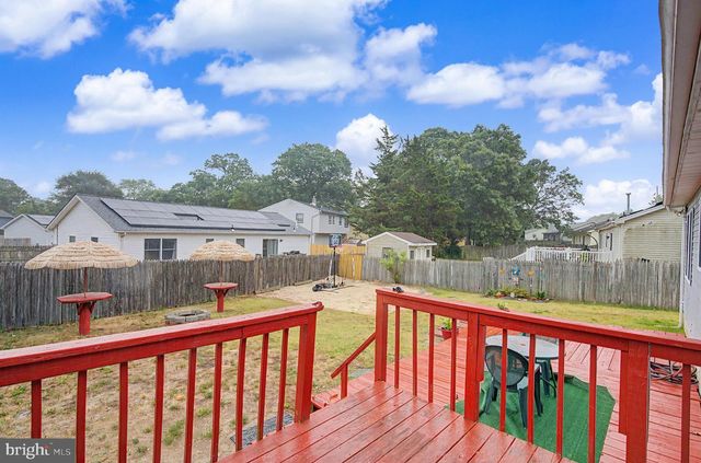 48 OAK LN, Tuckerton, NJ 08087