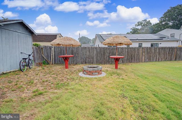 48 OAK LN, Tuckerton, NJ 08087