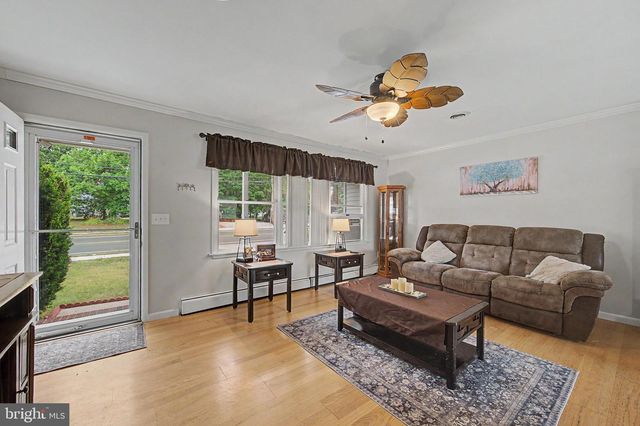 48 OAK LN, Tuckerton, NJ 08087