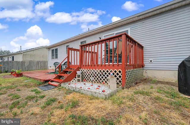 48 OAK LN, Tuckerton, NJ 08087