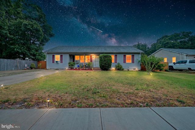 48 OAK LN, Tuckerton, NJ 08087
