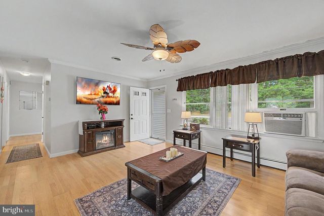 48 OAK LN, Tuckerton, NJ 08087
