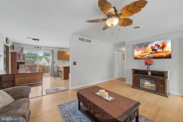 48 OAK LN, Tuckerton, NJ 08087