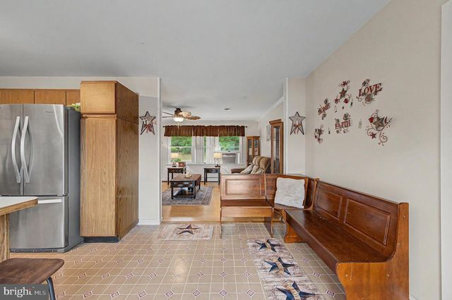 48 OAK LN, Tuckerton, NJ 08087
